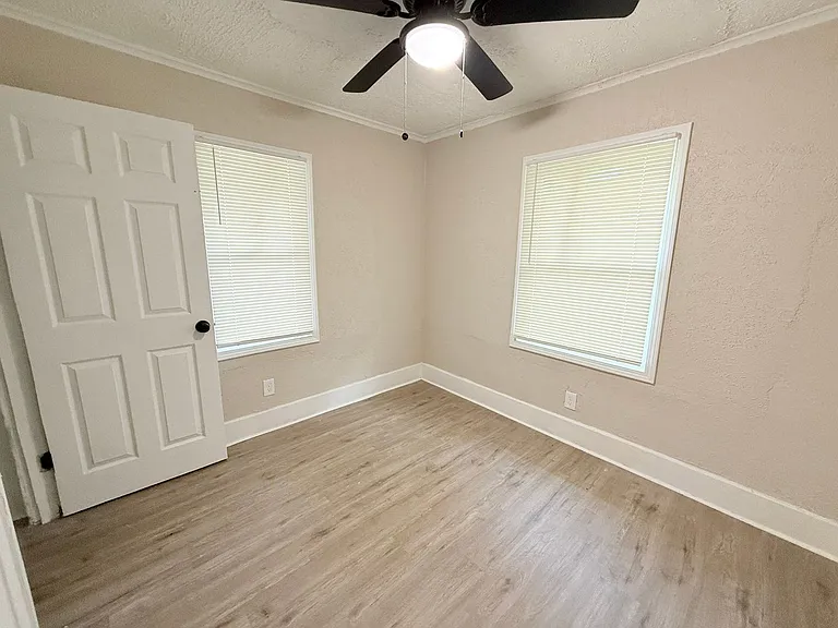 15811 Trinity St — Photo 5