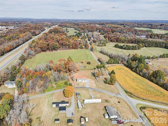 2nd image of 516 Lake Mullis Rd