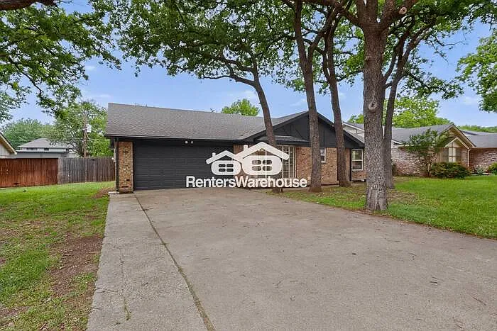 733 Ridgewood Cir — Photo 3