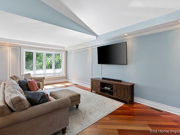 4th image of 10321 Lockwood Ave