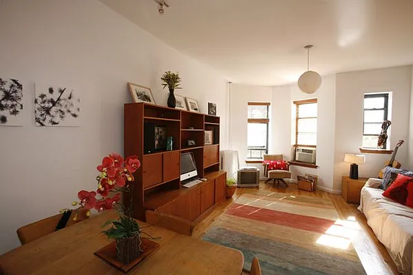 Sold by Garfield Realty  | media 28