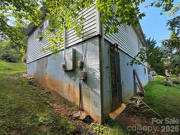 4th image of 601 Hennessee St