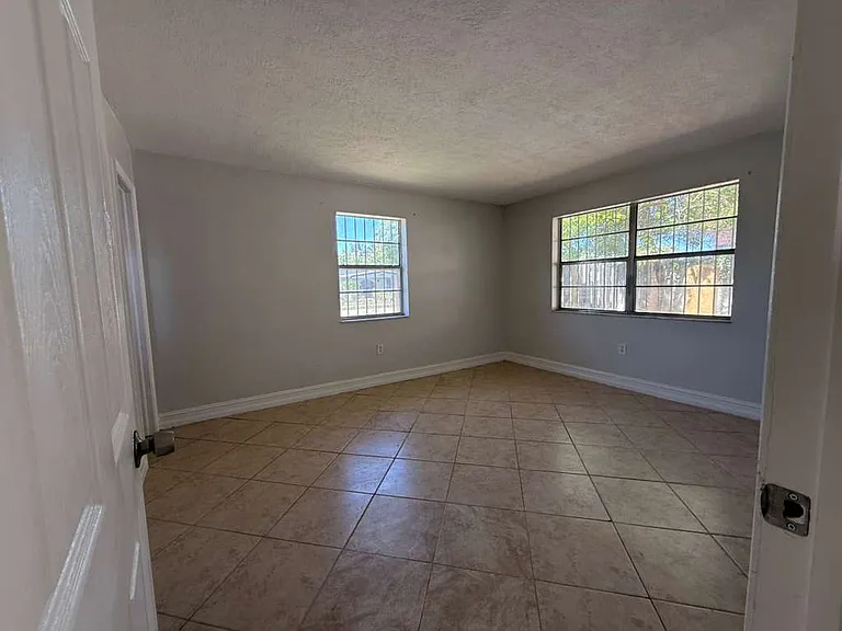 6143 Orange Dr — Photo 10
