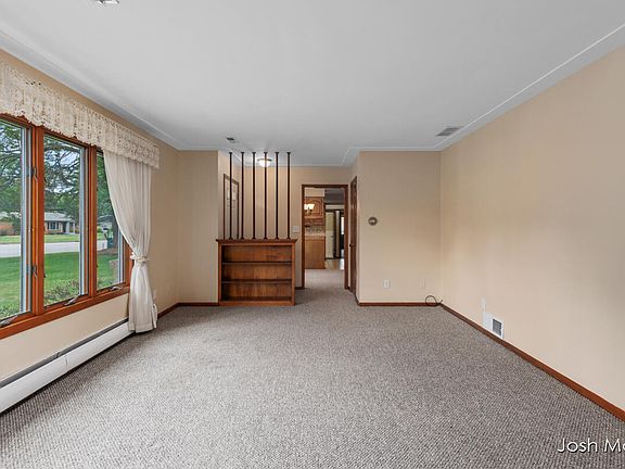 4th image of 1865 Pheasant Ave NW
