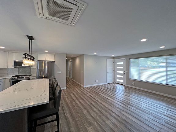 5th image of 917 E Guiberson St