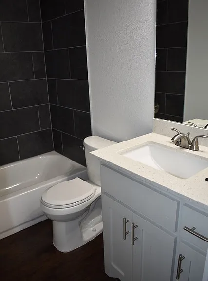1216 W Nelson St — Photo 12