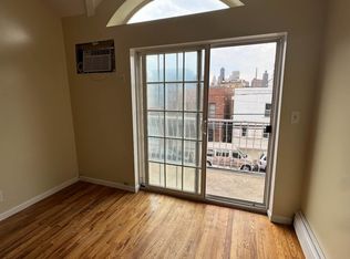 34-55 10th St #2, Astoria, NY 11106