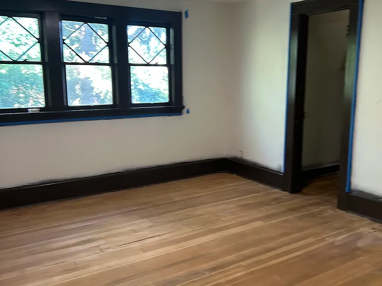 552 W Broadway — Photo 6