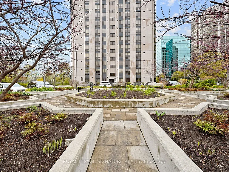 5 Kenneth Ave #205 — Photo 36