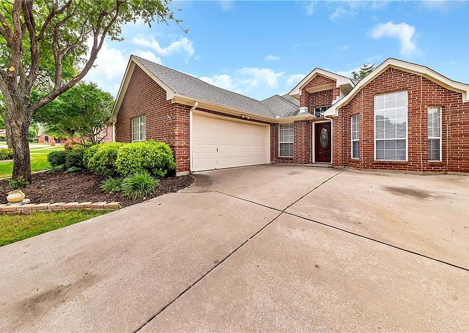 1st image of 608 Wyndham Cir