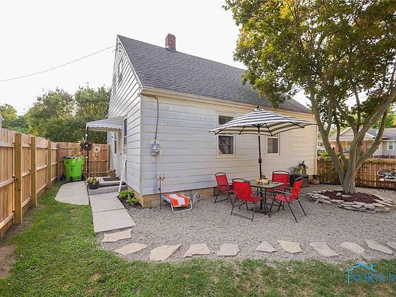 5th image of 813 Carnahan Ave