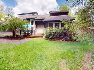 16561 Lucky Bell Ln, Chagrin Falls, OH 44023