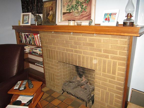 4th image of 897 Montrose Ave