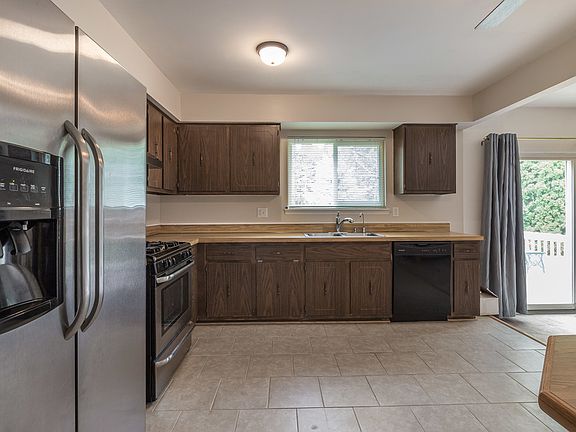5th image of 39686 Scottsdale Dr