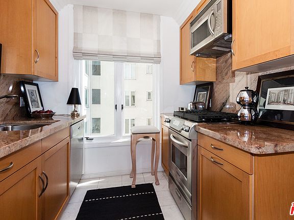 5th image of 1424 N Crescent Heights Blvd Unit 40