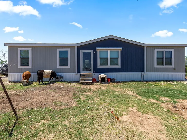 300 Reed Rd — Photo 3