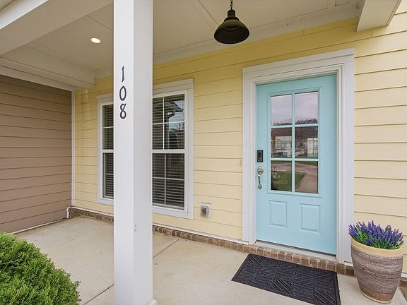 2nd image of 108 Mary Ann Cir