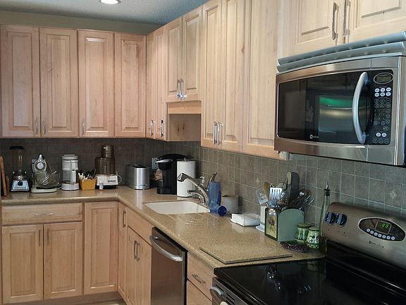 3rd image of 631b Heritage Hills