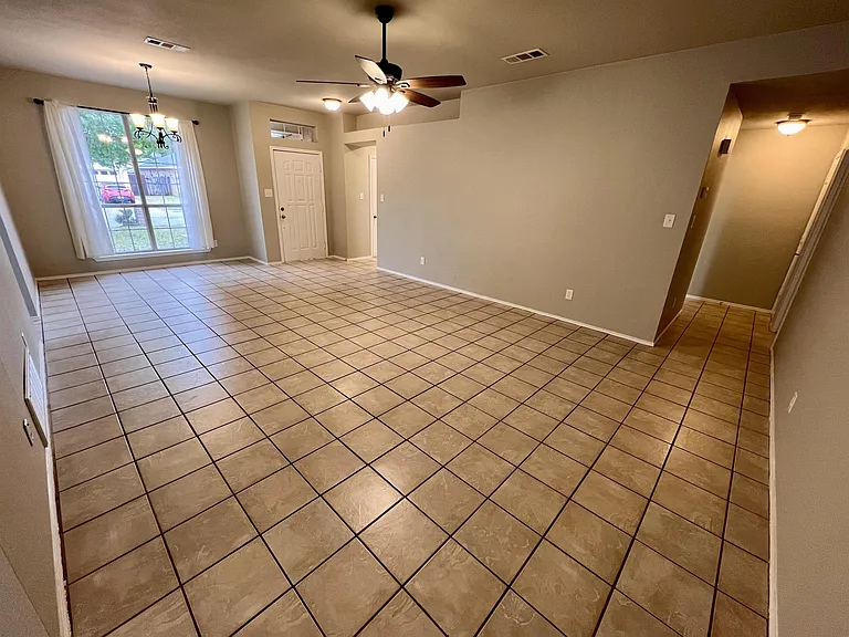 2805 Yorkfield Ct — Photo 8
