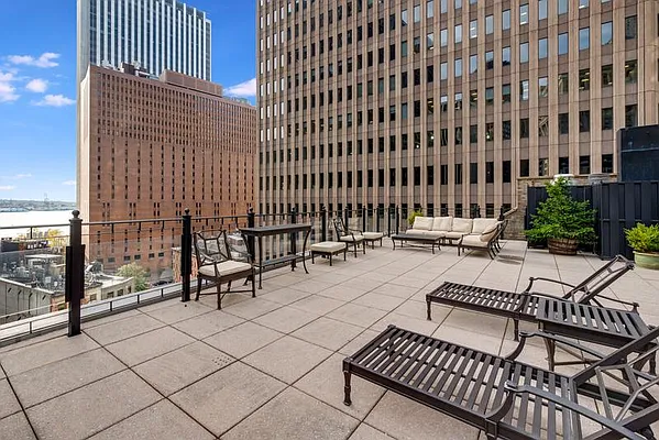 Sold by Apple Realty Group Corp | media 6