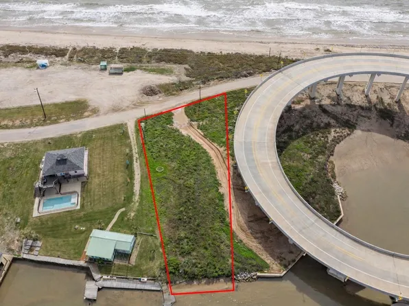 230 Canal Dr, Bay City, TX 77414