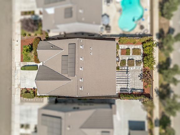 4th image of 143 S Timberline Way