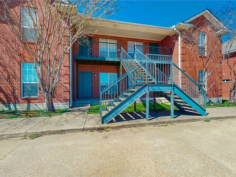 1511 Hollowhill Dr #C — Photo 3