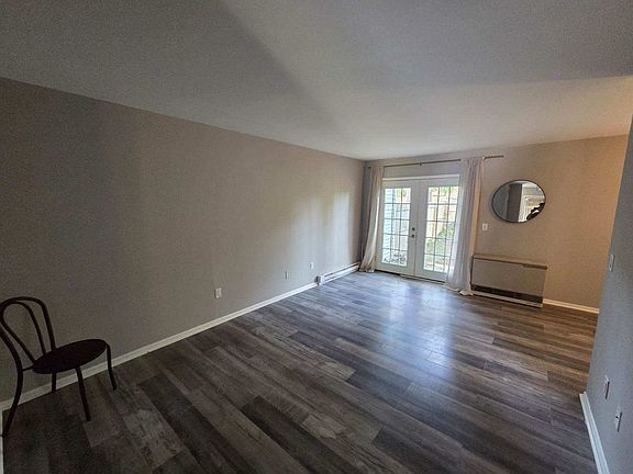 5th image of 73 Tallow Wood Dr #1
