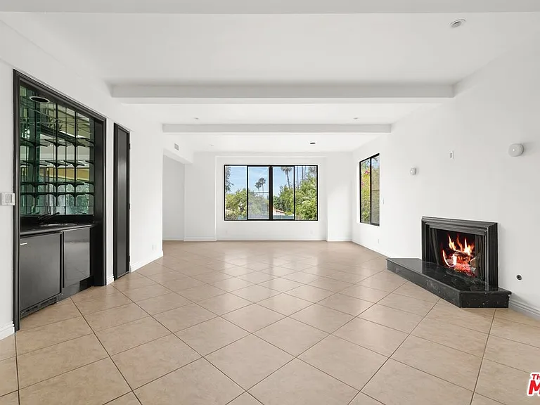 1121 La Collina Dr — Photo 2
