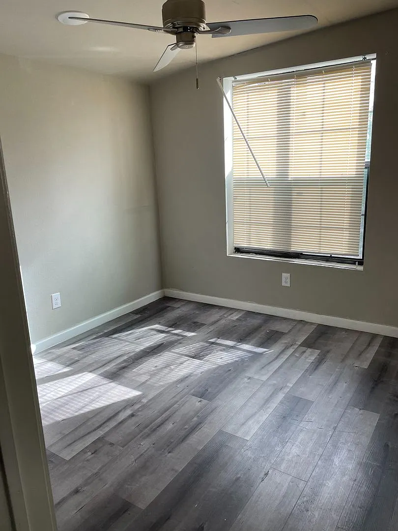 Oak Tree Apartments — Photo 2