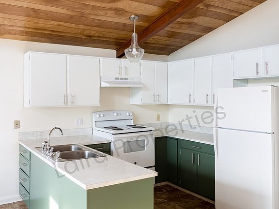 3rd image of 1403 Lynn Ave