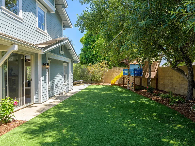 200 Oak View Ln — Photo 2
