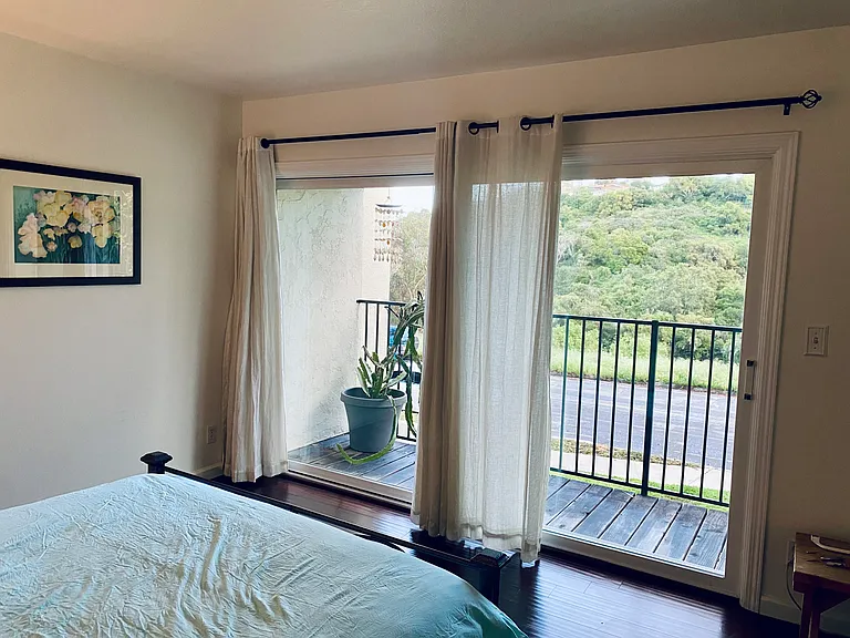 1074 Miramonte Dr — Photo 11