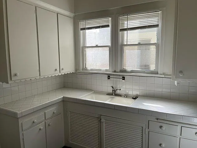 434 S Detroit St — Photo 13