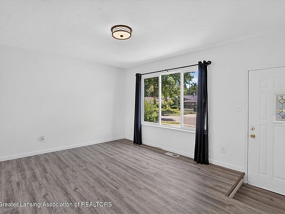 4th image of 3520 Kendalwood Dr