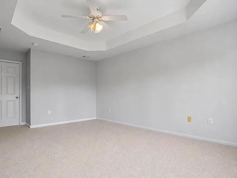 100 Pine St #5 — Photo 16