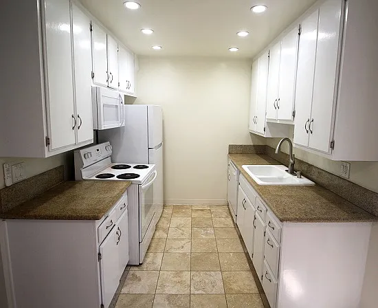 301 Knob Hill Ave. — Photo 2
