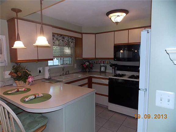 2nd image of 57 Hawthorne Pl