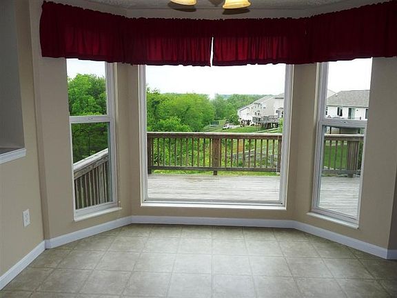 4th image of 4860 Far Hills Dr