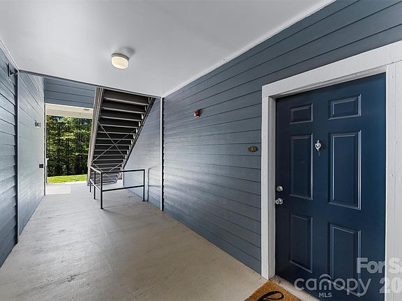3rd image of 100 Vista Lake Dr APT 3