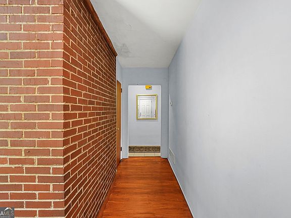 5th image of 454 Superior Ave