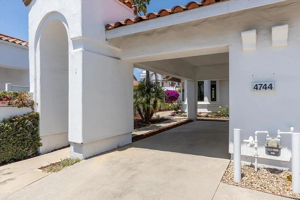 2 bed, 1106 sqft, $6,300 — Photo 4