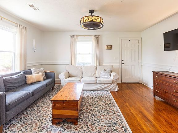 4th image of 335 N Centerpoint Rd