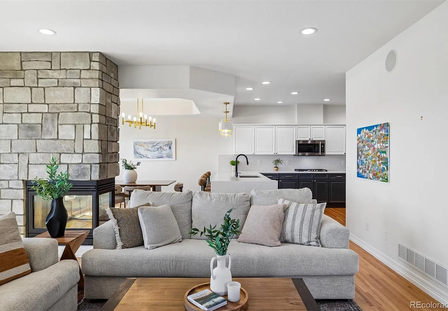 2 bed, 2.5 bath, 2644 sqft, $5,000 — Photo 3