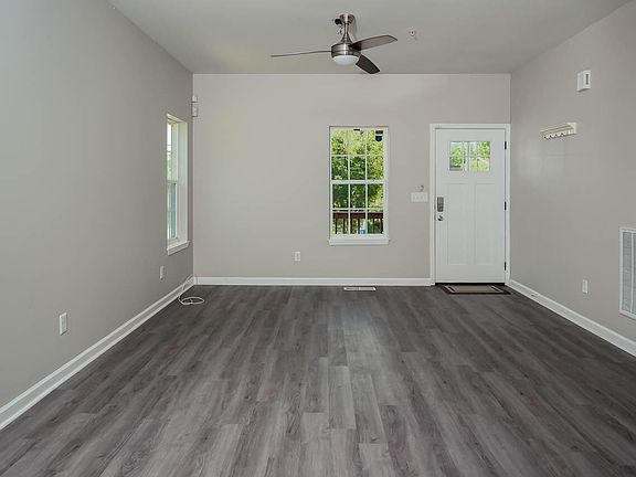 4th image of 109 N Blacknall St