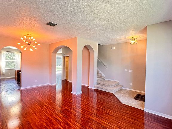 5th image of 317 Portstewart Dr