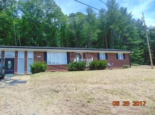 3998 State Route 302, Van Lear, KY 41265