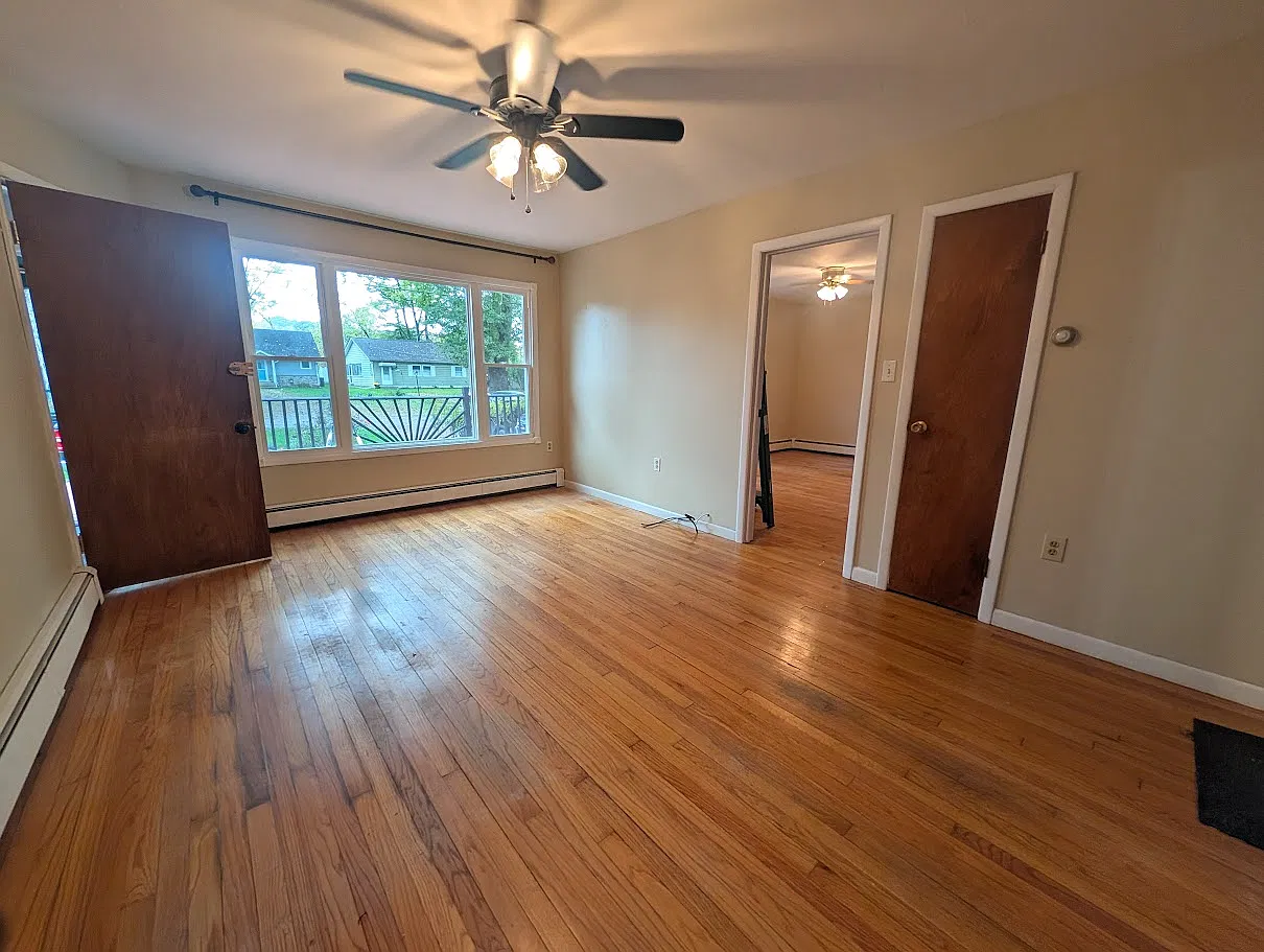 3 bed, $2,400 — Photo 2