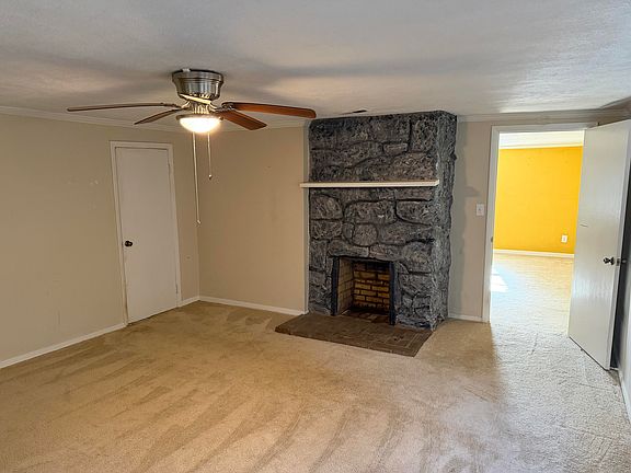 4th image of 3217 Cherokee Dr