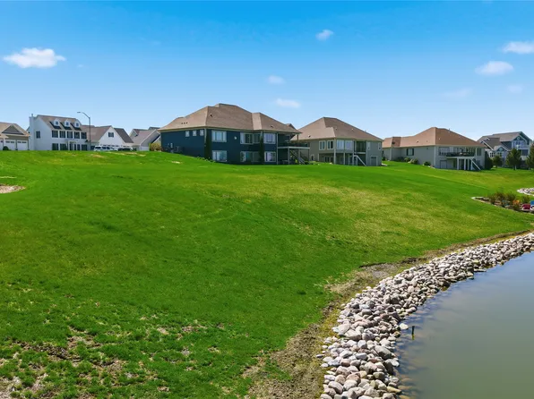 1725 Evening Ct, Pella, IA 50219